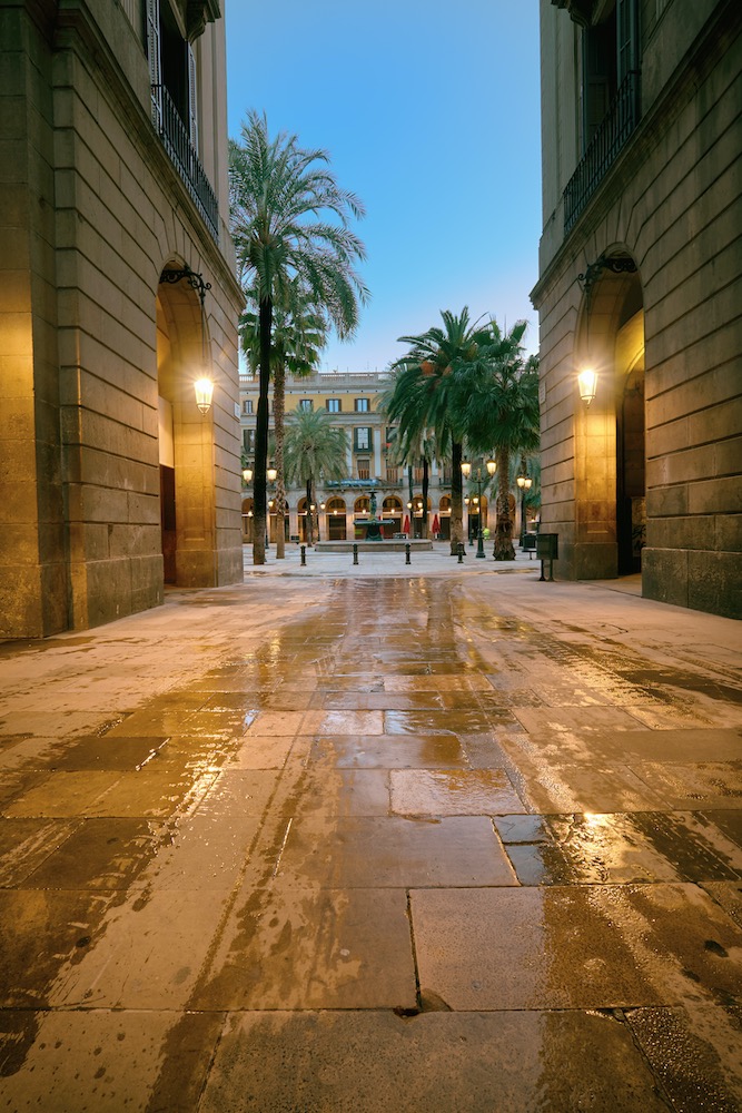 acceso a la plaza real de barcelona